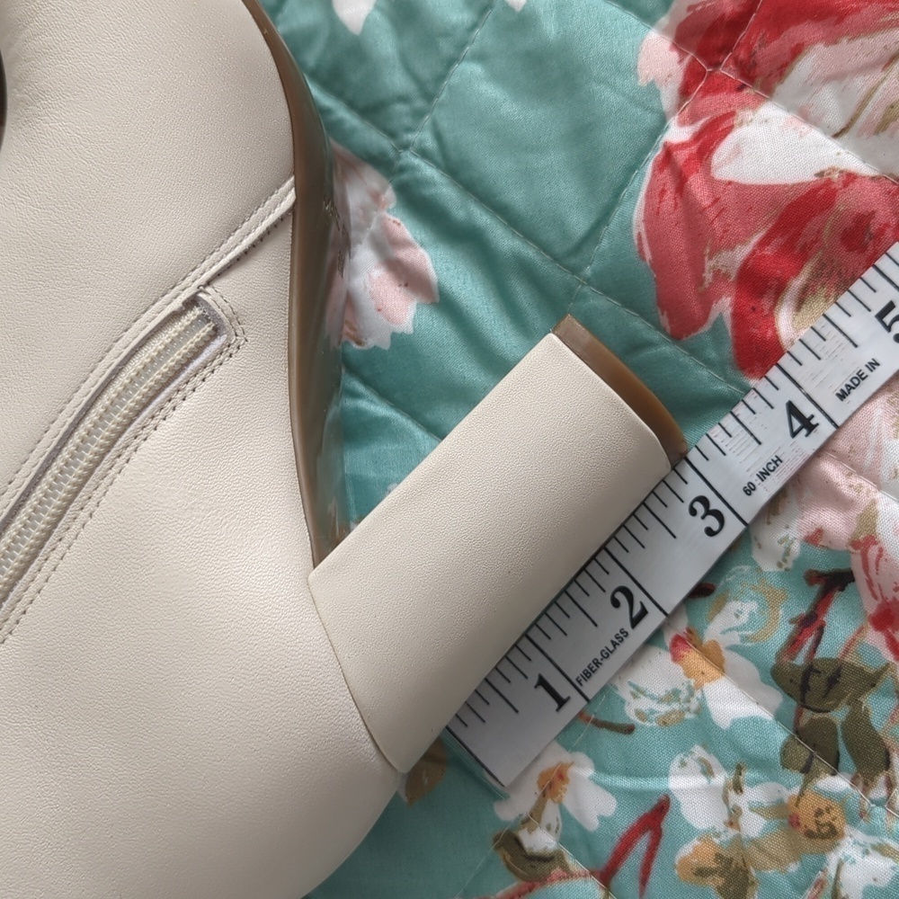 NWT Marc Fisher White Glorena Booties. - Picture 6 of 7
